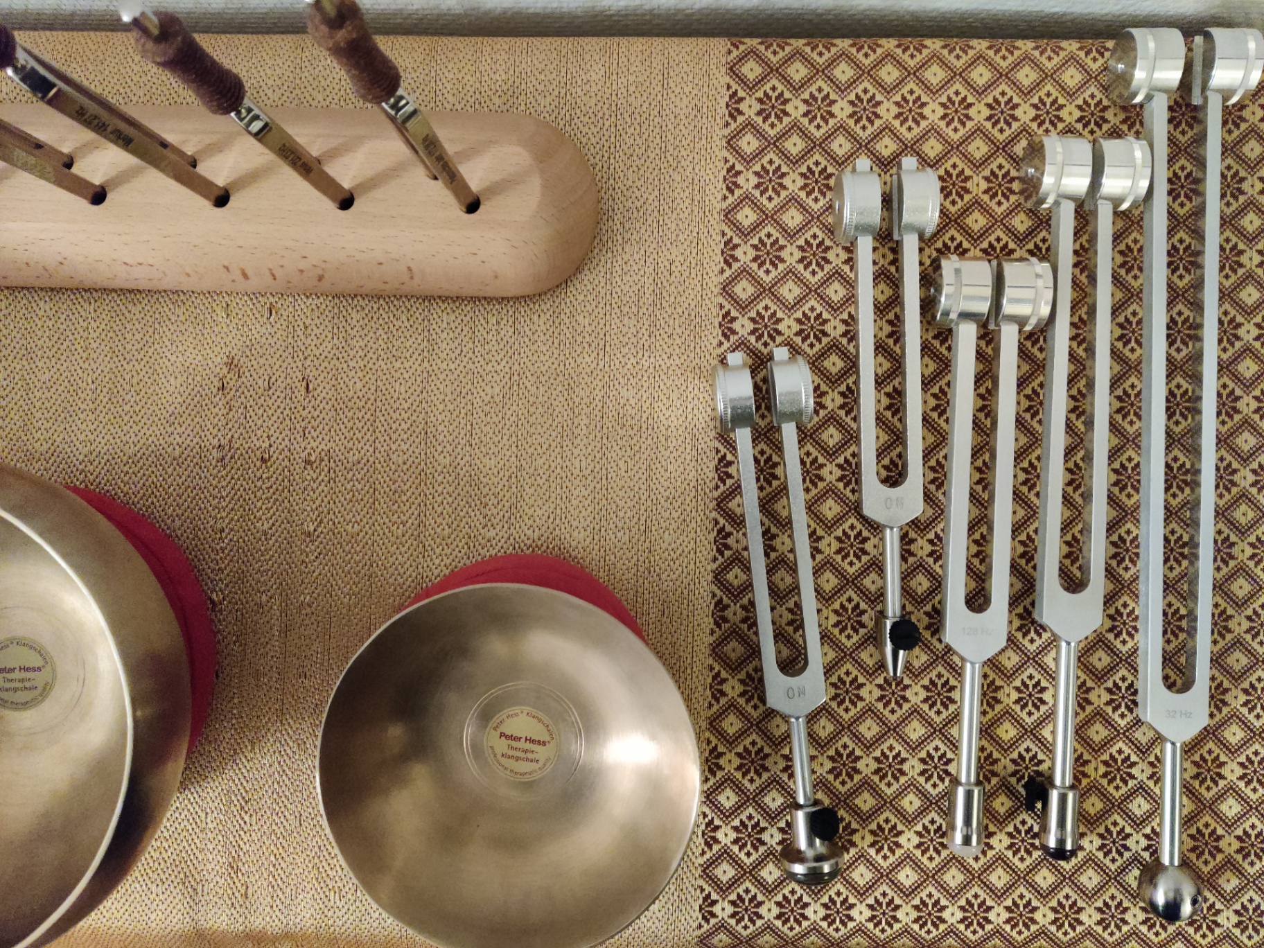 Diapasons thérapeutiques OM et 32 Hz utilisés en sonothérapie