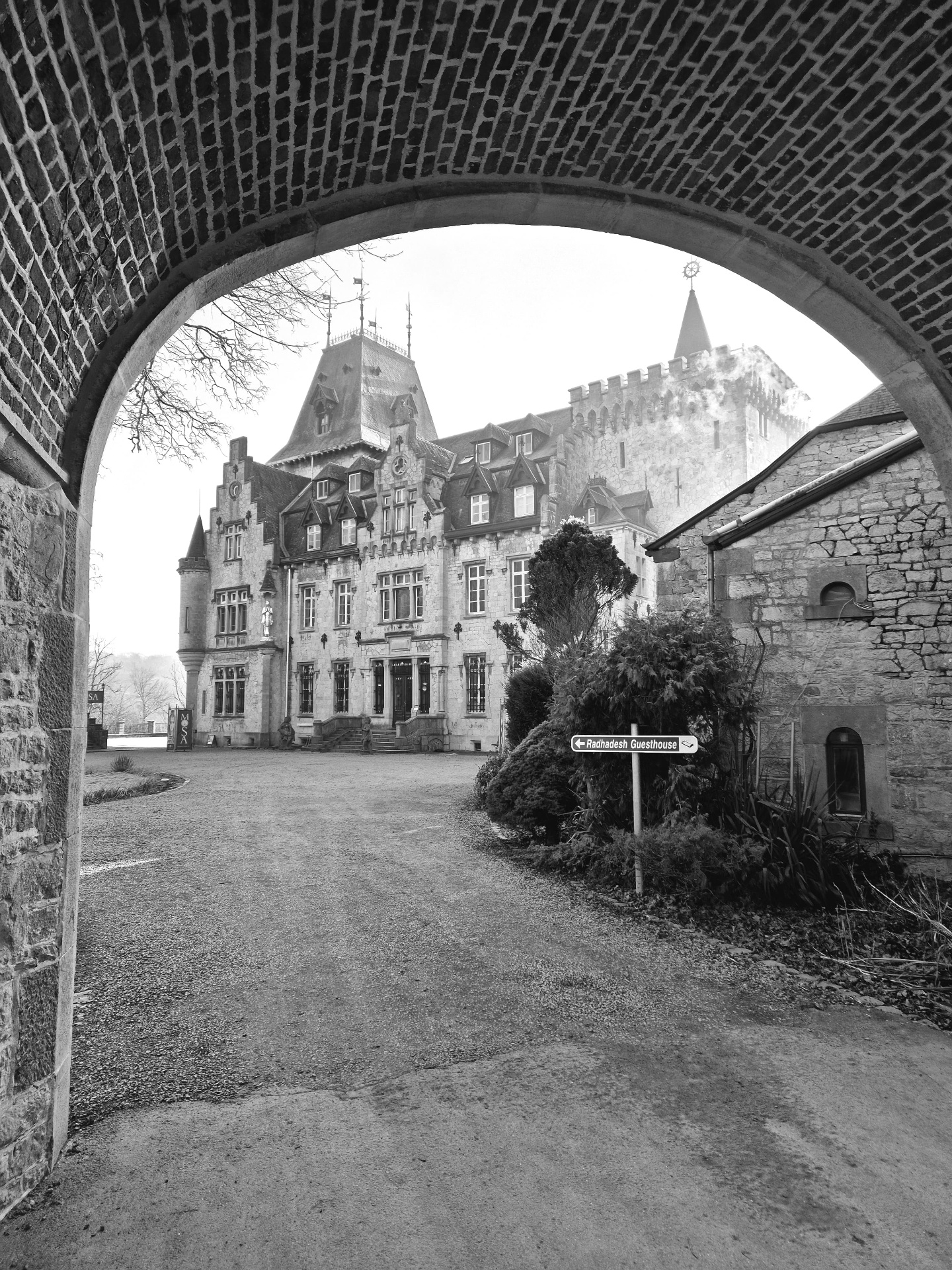 Arche d'entrée vers le château de Radhadesh